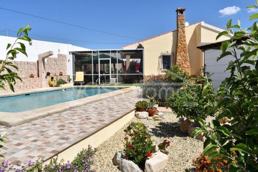 RESERVED/ SALE AGREED WITH VOSS HOMES - An immaculately.. - 7