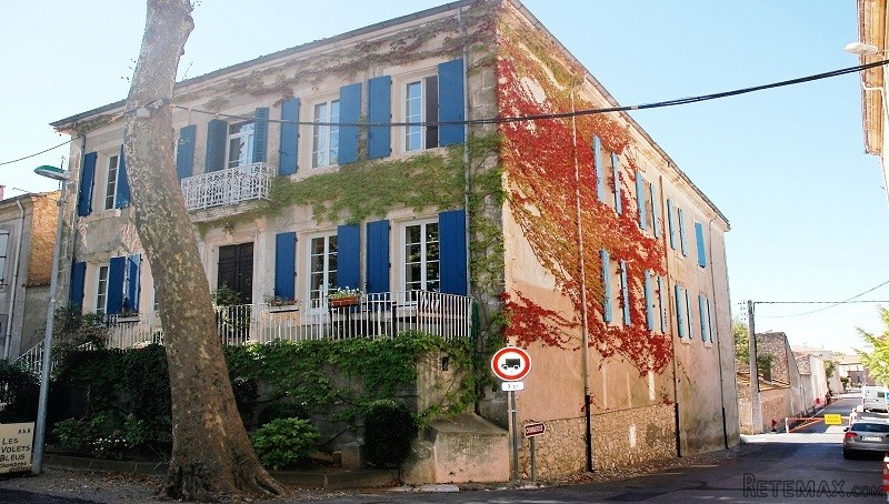 Elegant Townhouse In A Prominent..
