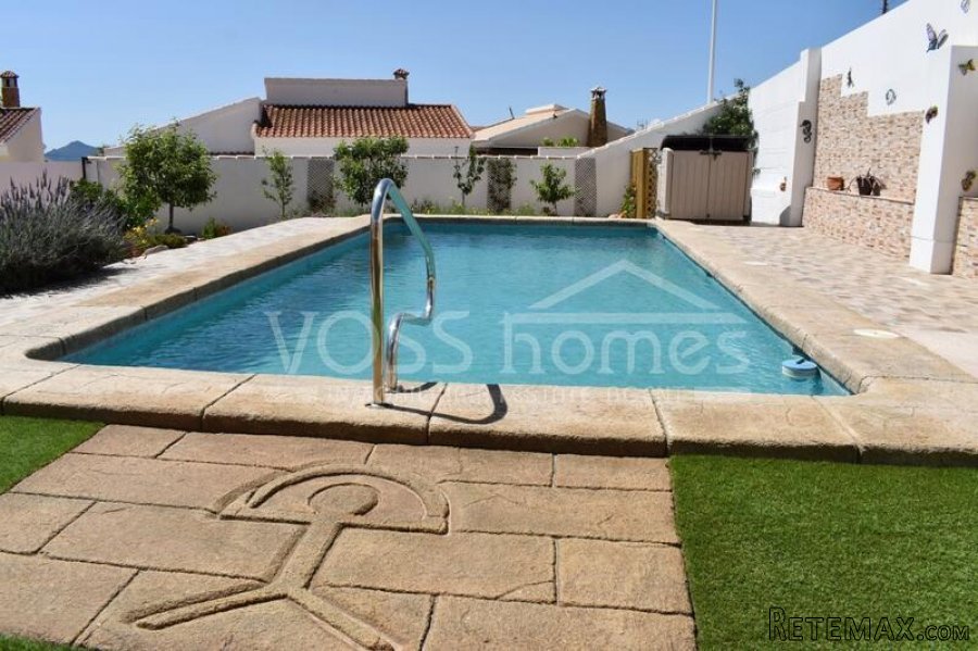 RESERVED/ SALE AGREED WITH VOSS HOMES - An immaculately.. - 9