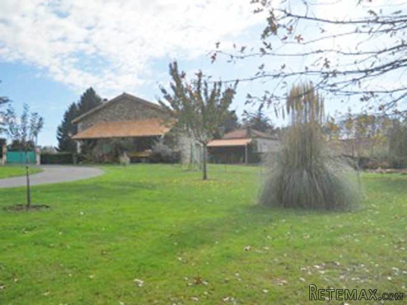 Quality Renovated Property Set On 1.4..