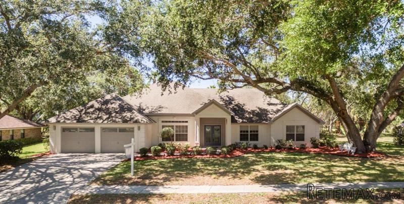 4 bedroom Detached House For Sale: 1185..