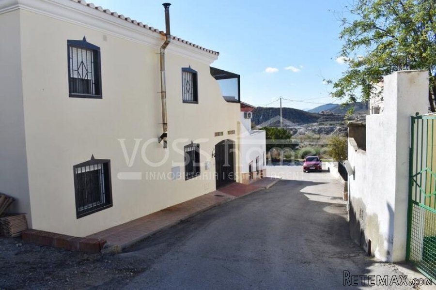 NEW & EXCLUSIVE LISTING TO VOSS HOMES - A, large (207m2).. - 3