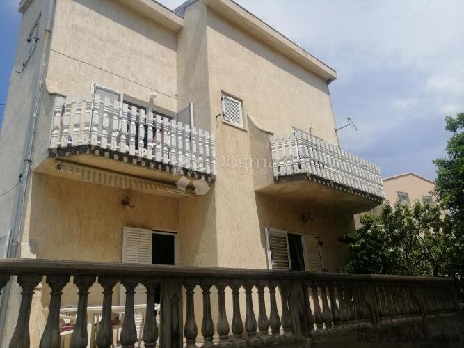 TRIBUNJ - kuća s 9 apartmana + građevinska parcela 418 m2 - 3
