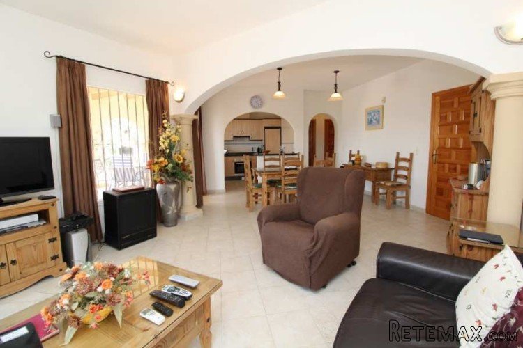 Immaculate single story villa with private pool built in.. - 5