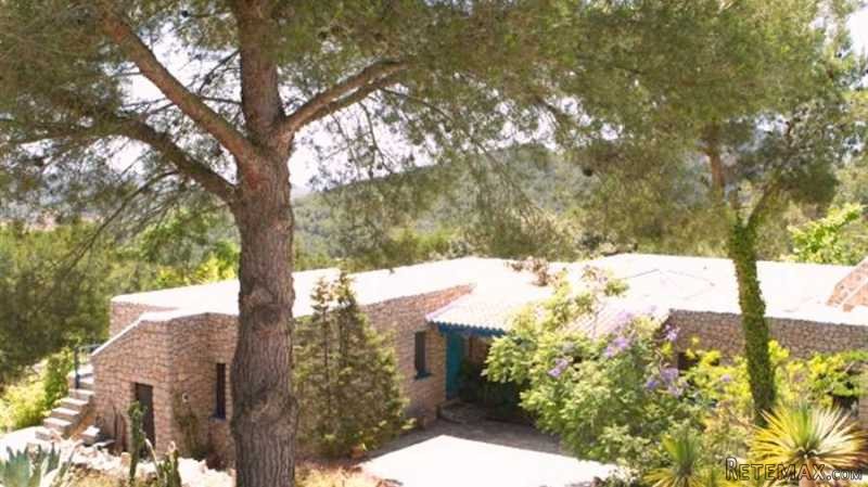 Property in secluded area with faraway..
