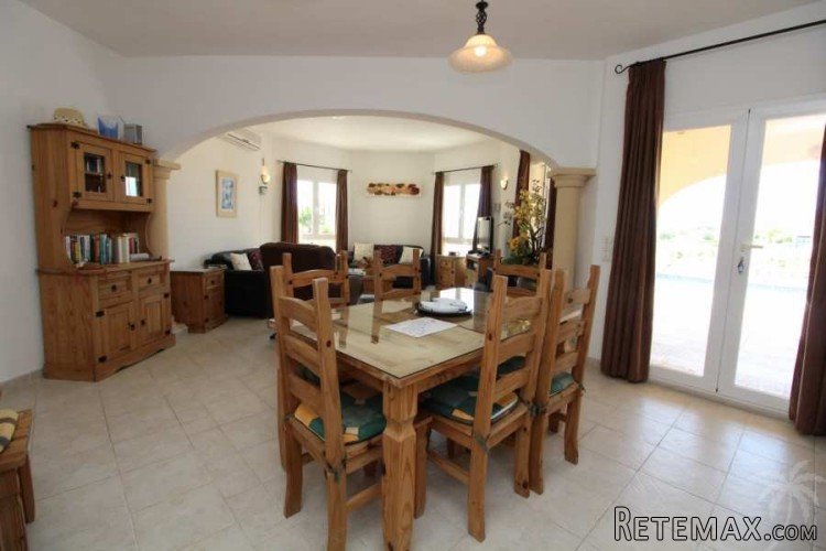 Immaculate single story villa with private pool built in.. - 6