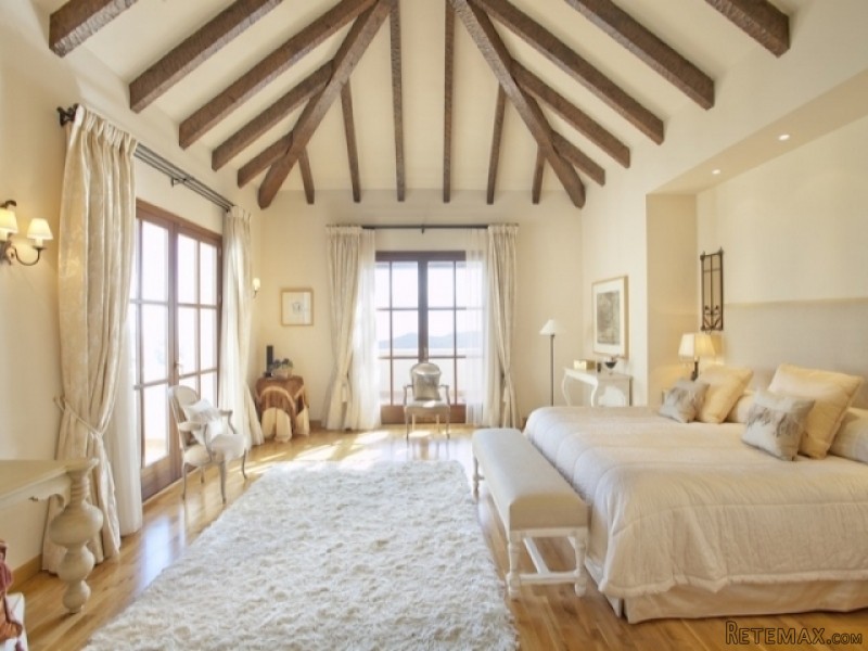 Outstanding Villa For Sale In La.. - 2