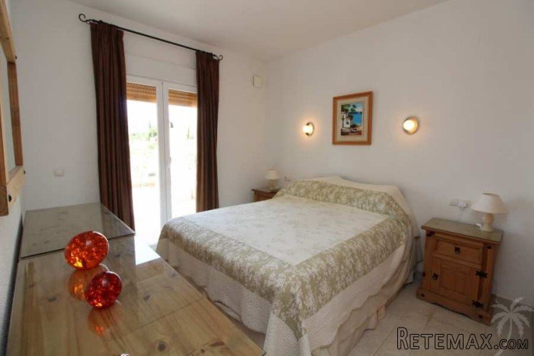 Immaculate single story villa with private pool built in.. - 8