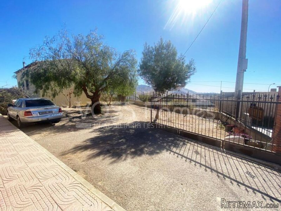 NEW LISTING TO VOSS HOMES - A large 4 bed, 2 bath Villa of.. - 2