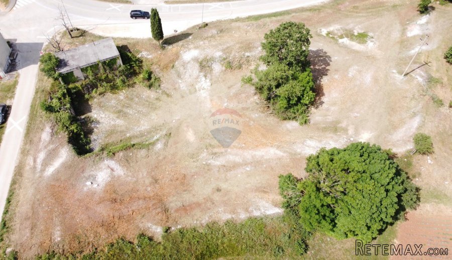 ISTRA, ŽMINJ - Građevinsko zemljište 3640 m2 sa objektom 57 - 3