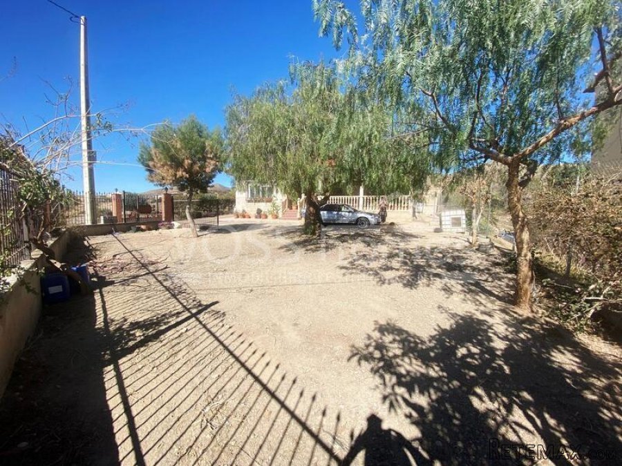 NEW LISTING TO VOSS HOMES - A large 4 bed, 2 bath Villa of.. - 3