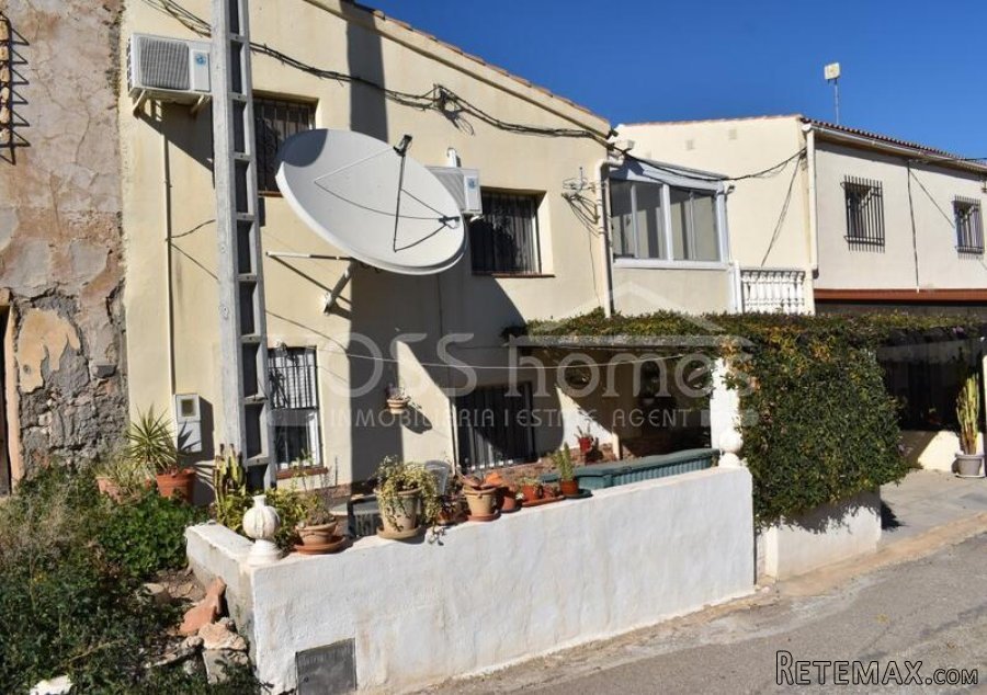 NEW & EXCLUSIVE LISTING FOR VOSS HOMES - A very.. - 4