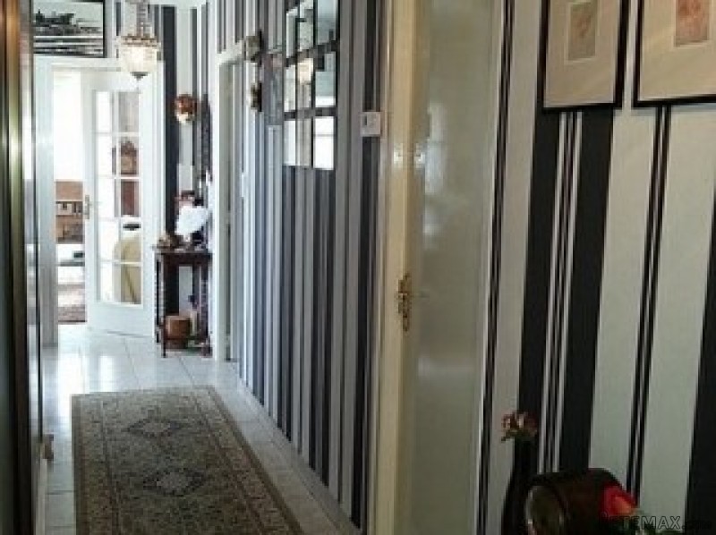 Modern 3 bed, in town with garage and.. - 2