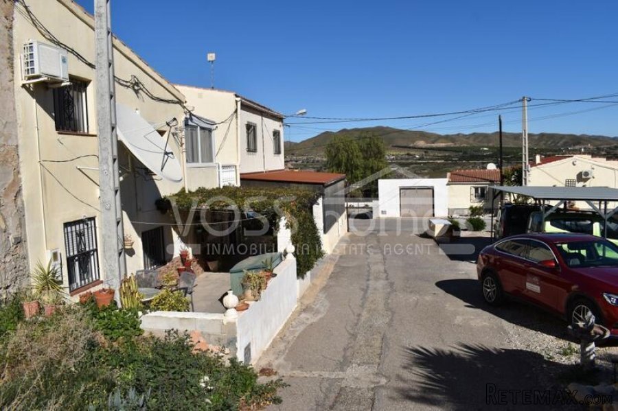 NEW & EXCLUSIVE LISTING FOR VOSS HOMES - A very.. - 5