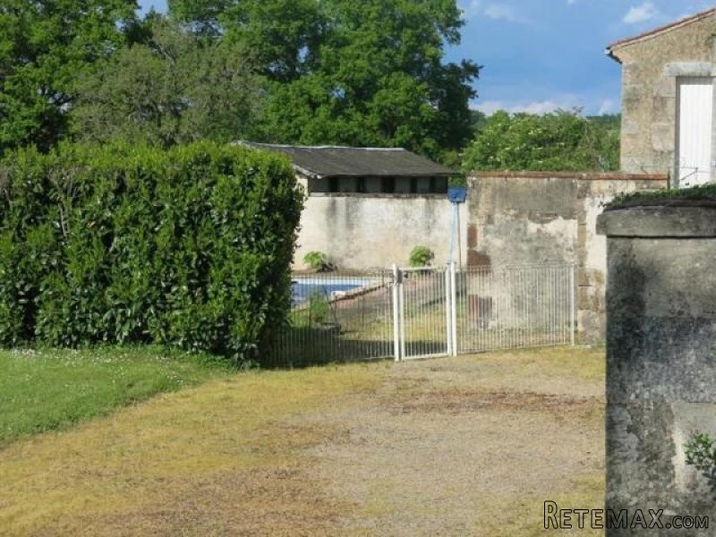 6 bedroom House For Sale: 87000 LIMOGES - 2