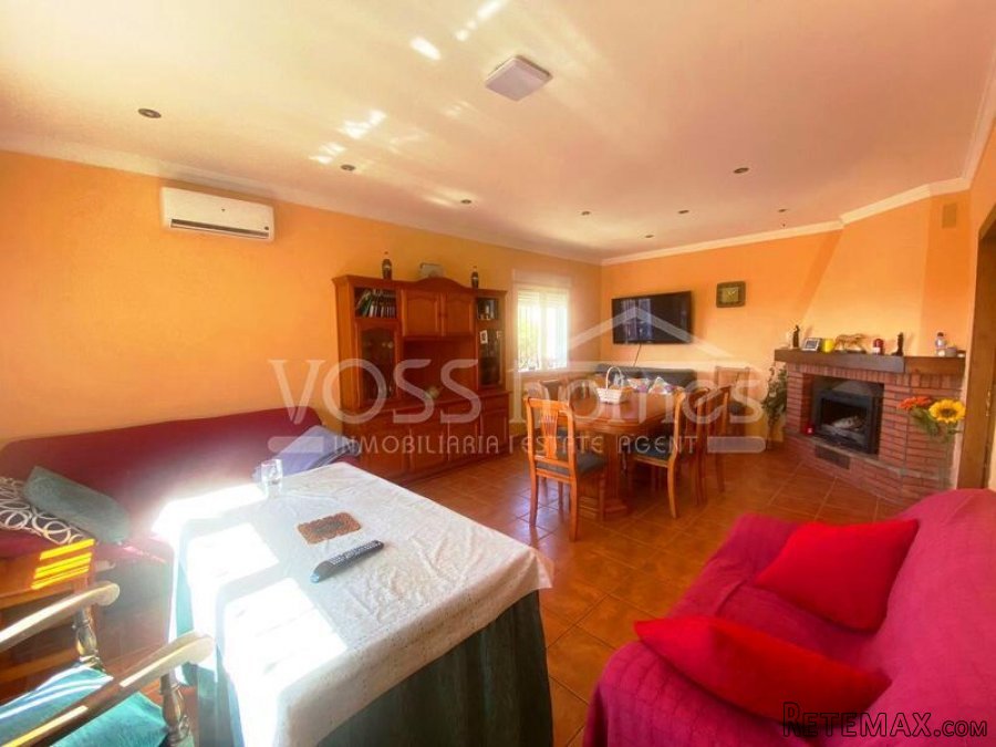 NEW LISTING TO VOSS HOMES - A large 4 bed, 2 bath Villa of.. - 7