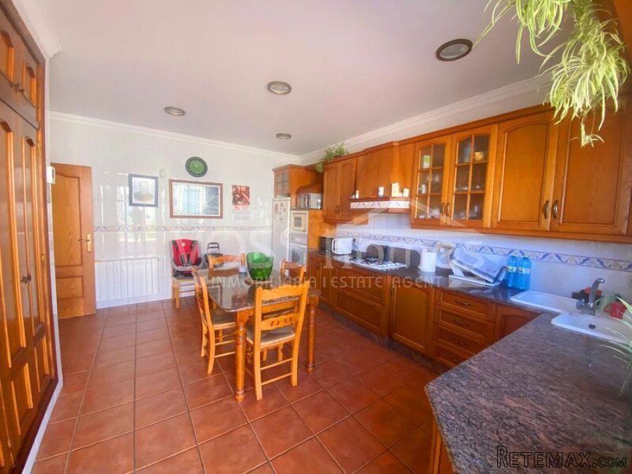 NEW LISTING TO VOSS HOMES - A large 4 bed, 2 bath Villa of.. - 9