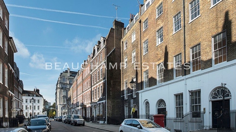 Queen Anne's Gate, SW1