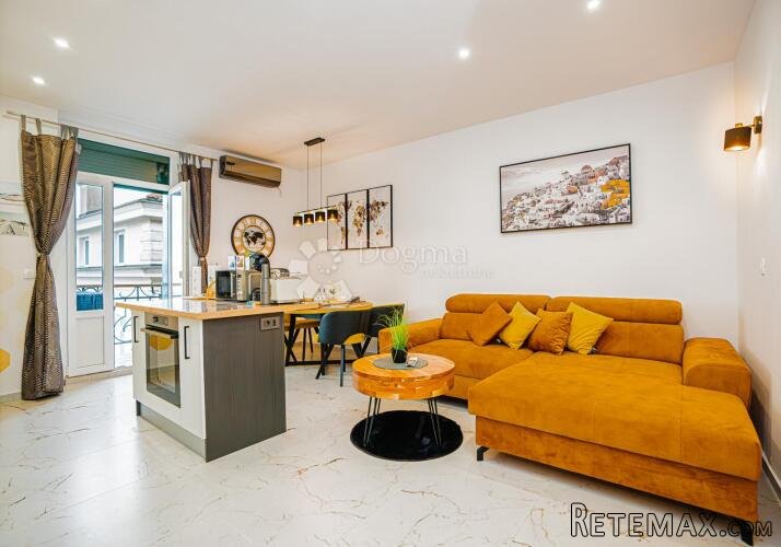 Opatija, stan 43 m2, 1s+db sa 2 balkona