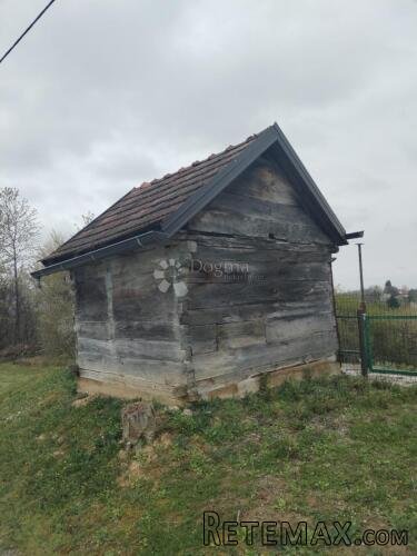 Zemljište s kućom na prodaju