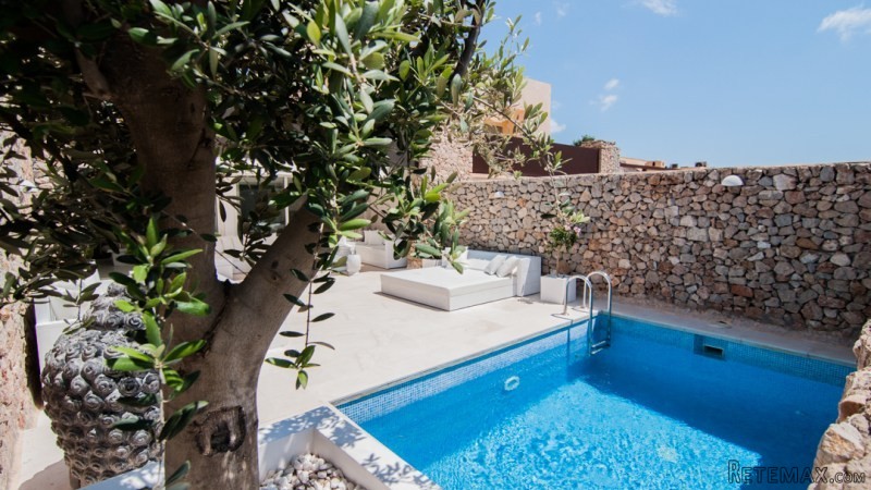 Luxury semi-detached house