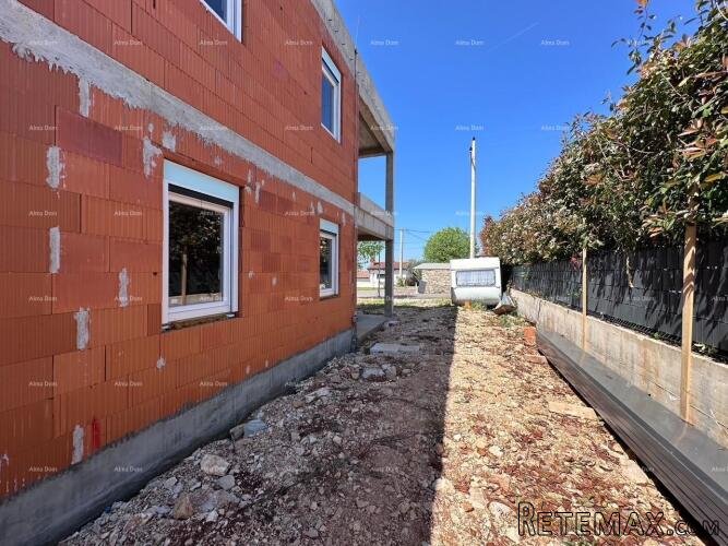 Umag. Prodajemo dvojnu kuću u Roh Bau fazi. - 2