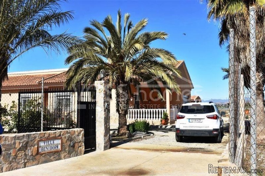 An impressive, larger than average 4 bed, 2 bath Country.. - 3