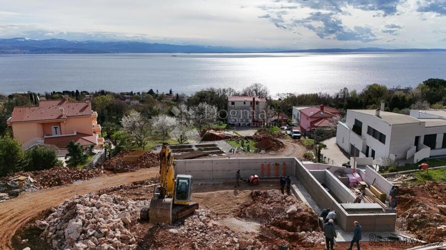 LOVRAN OPRIĆ, penthouse u zgradi s liftom i bazenom - 3