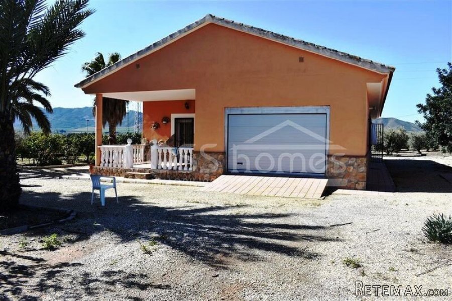 An impressive, larger than average 4 bed, 2 bath Country.. - 4