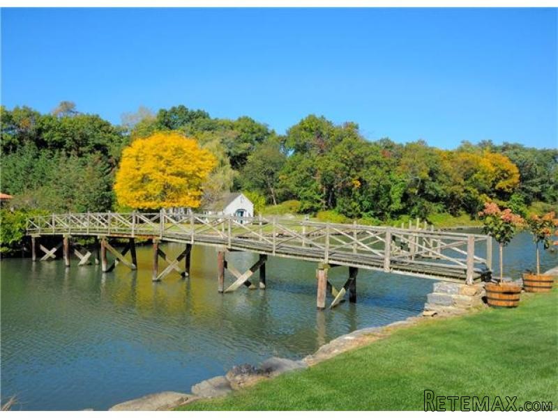3 bedroom House For Sale: 31 MEADOW.. - 2