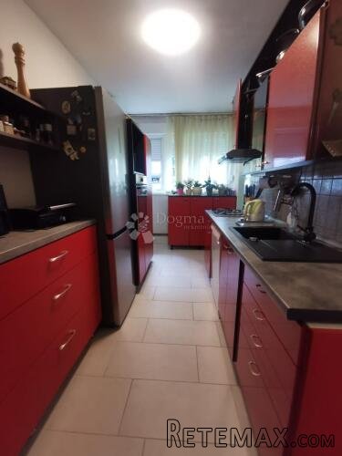 Trosoban stan na Trešnjevci - 70,76 m2