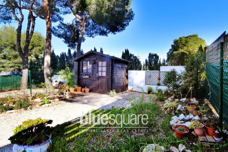 Beautiful bungalow close to all the..