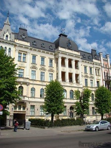 Exclusive Building In Prestigious Part..