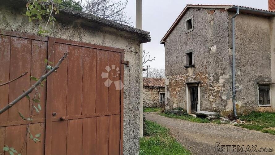 LABIN,okolica .kuća, konoba i garaža