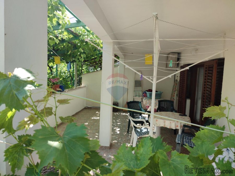 Baška -kuća sa četiri stana, pogled, terase - 3