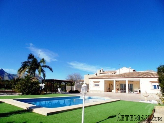 Country Finca beautifully restored on a flat south facing.. - 3