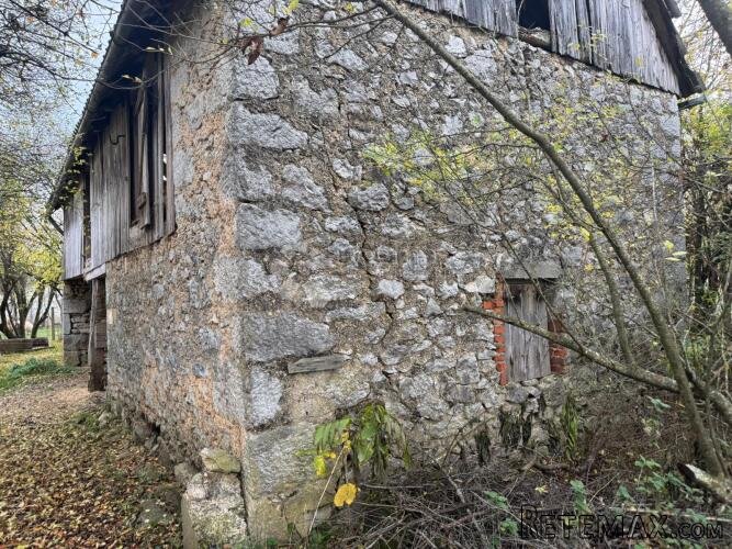 KUĆA I POMOĆNI OBJEKTI NA 10000M2 ZEMLJIŠTA POTOK I RIJEKA - 3