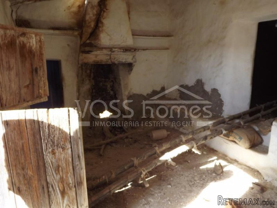 A potentially lovely detached country cottage in need of.. - 15
