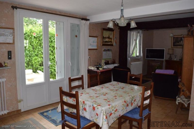 4 Bedroomed House In Ruffec With Garage - 2
