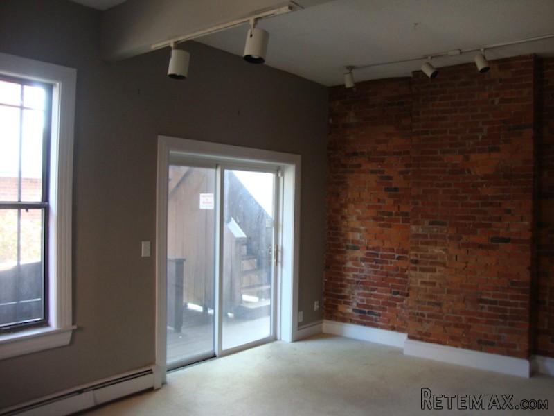 8a Atwood Street Hartford, CT, 06105.. - 2