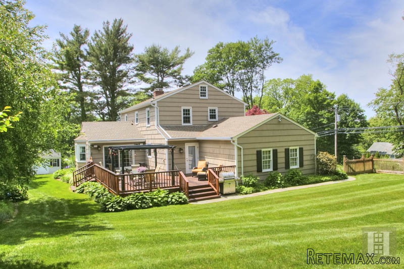 4 bedroom House For Sale: 20 HOLLOW.. - 2