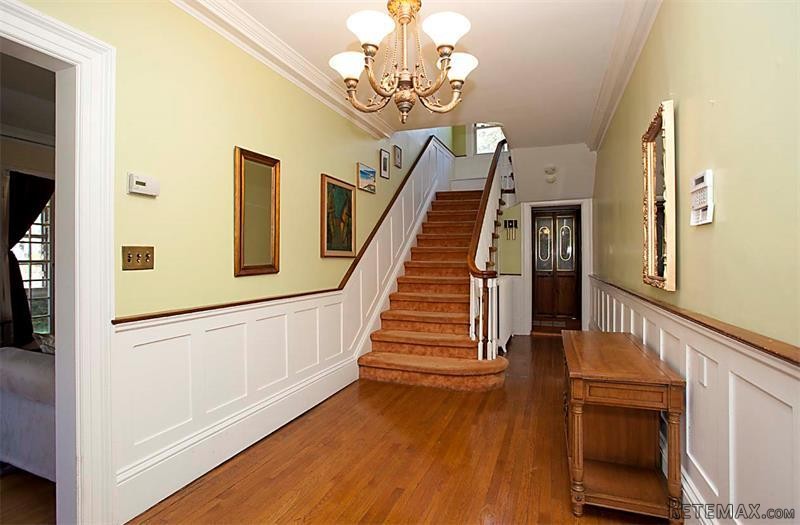 6 bedroom House For Sale: 45 Rockland.. - 2