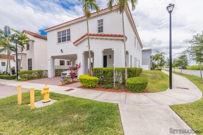 5 bedroom House For Sale: 17168 SW 90th..