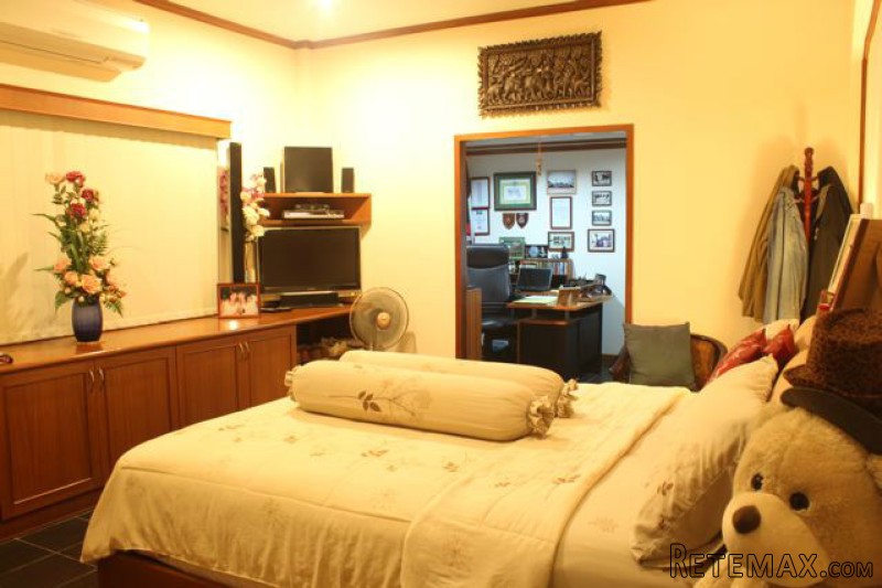 Extended Family Home in Bang Jo /..