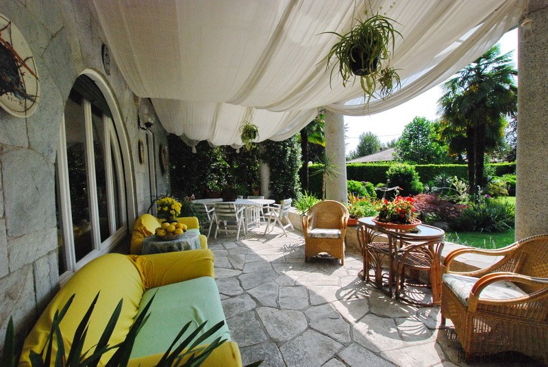 In A Sunny Position Villa In Lesa - 2