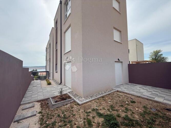 NOVOGRDANJA JEDNOSOBAN APARTMAN PRIZEMLJE SELINE