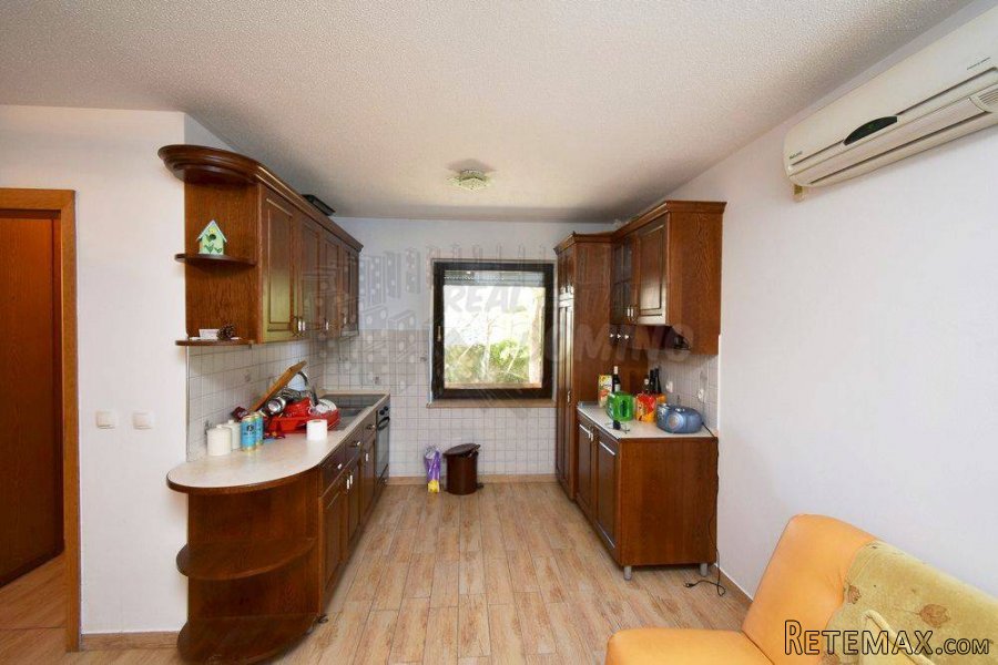Prekrasna renovirana kuća s dva stana u okolici grada Krka! - 8