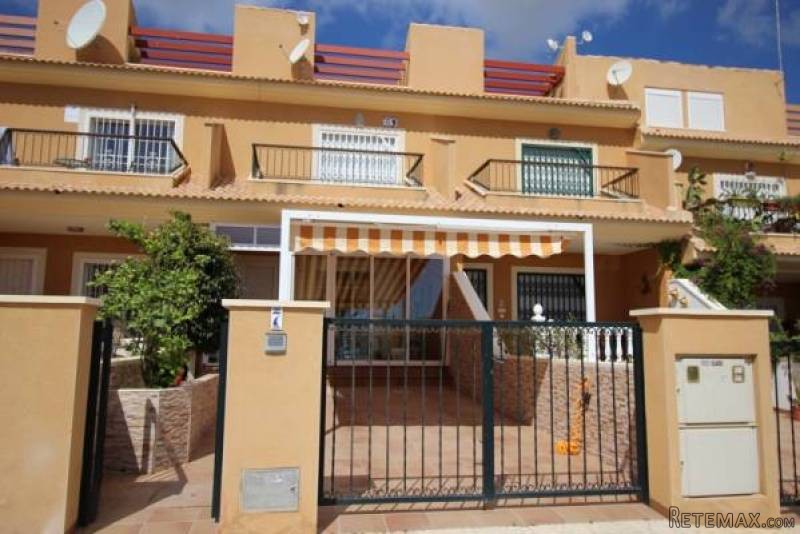 3 Bedroom 2 Bathroom Townhouse In..