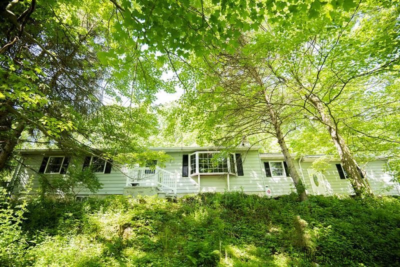 3 bedroom House For Sale: 45 Crown Hill..