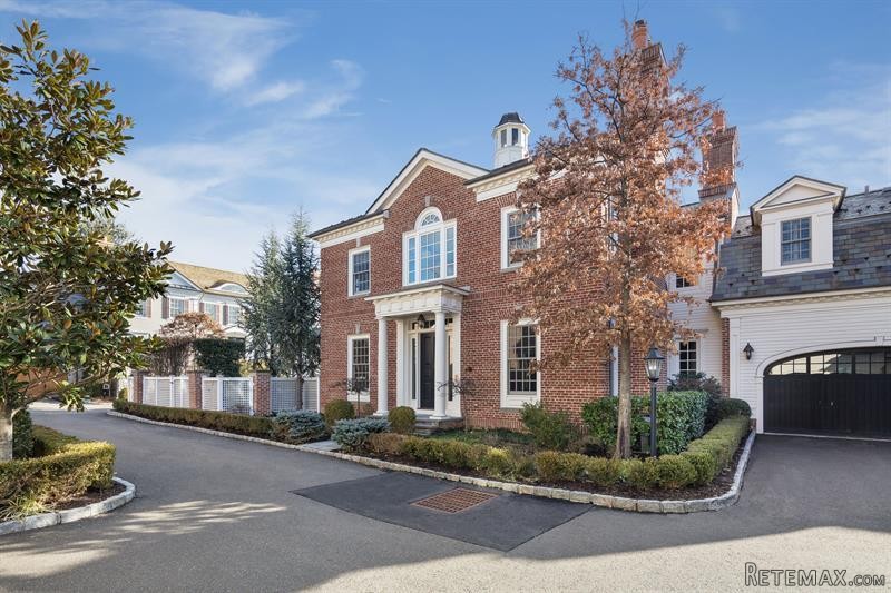 4 bedroom House For Sale: 215 Milbank..